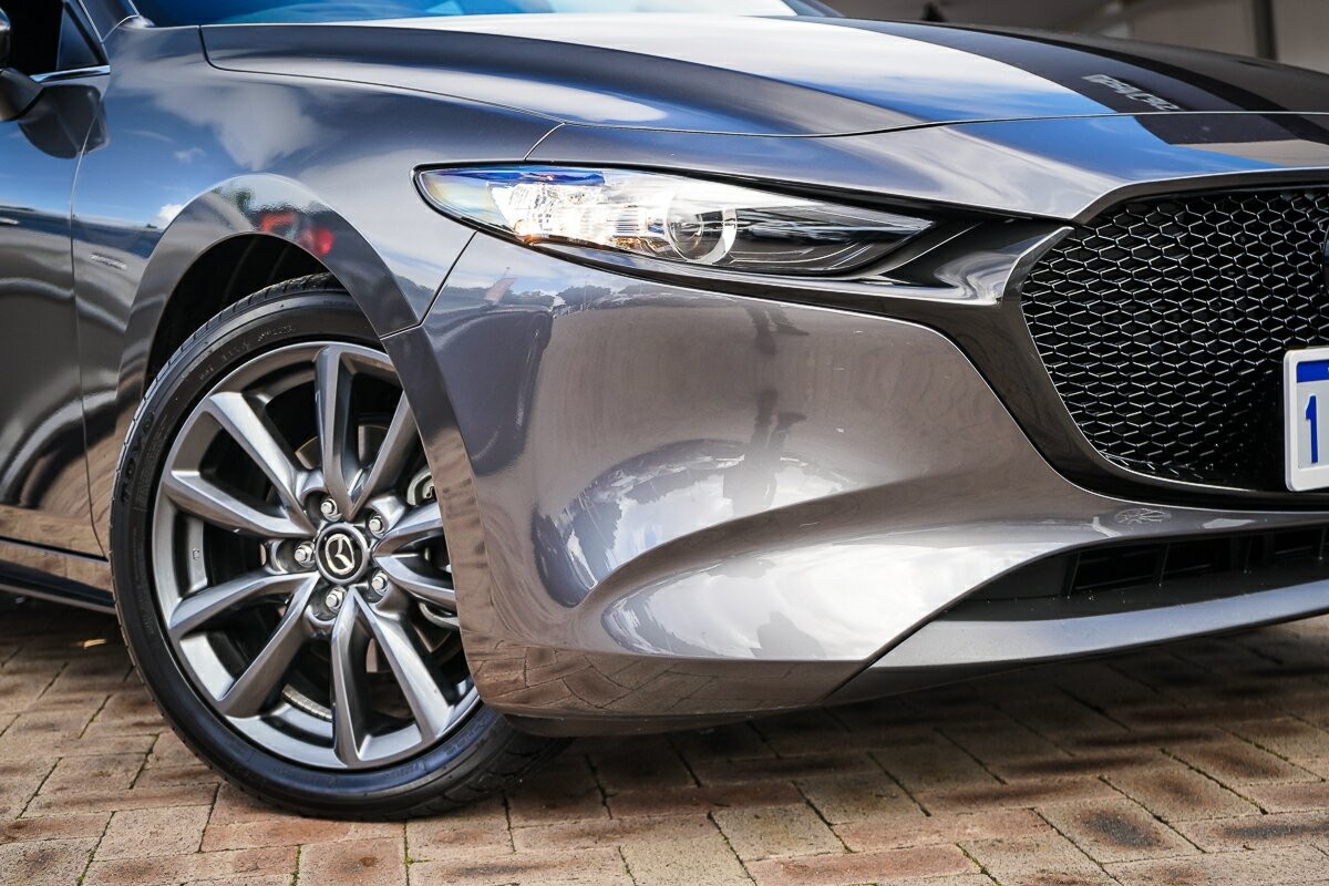 Mazda 3 image 2