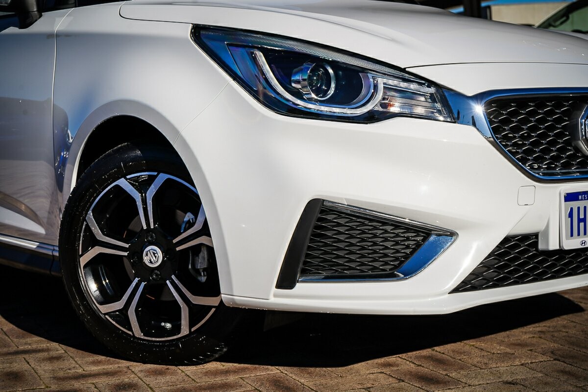 MG Mg3 image 2