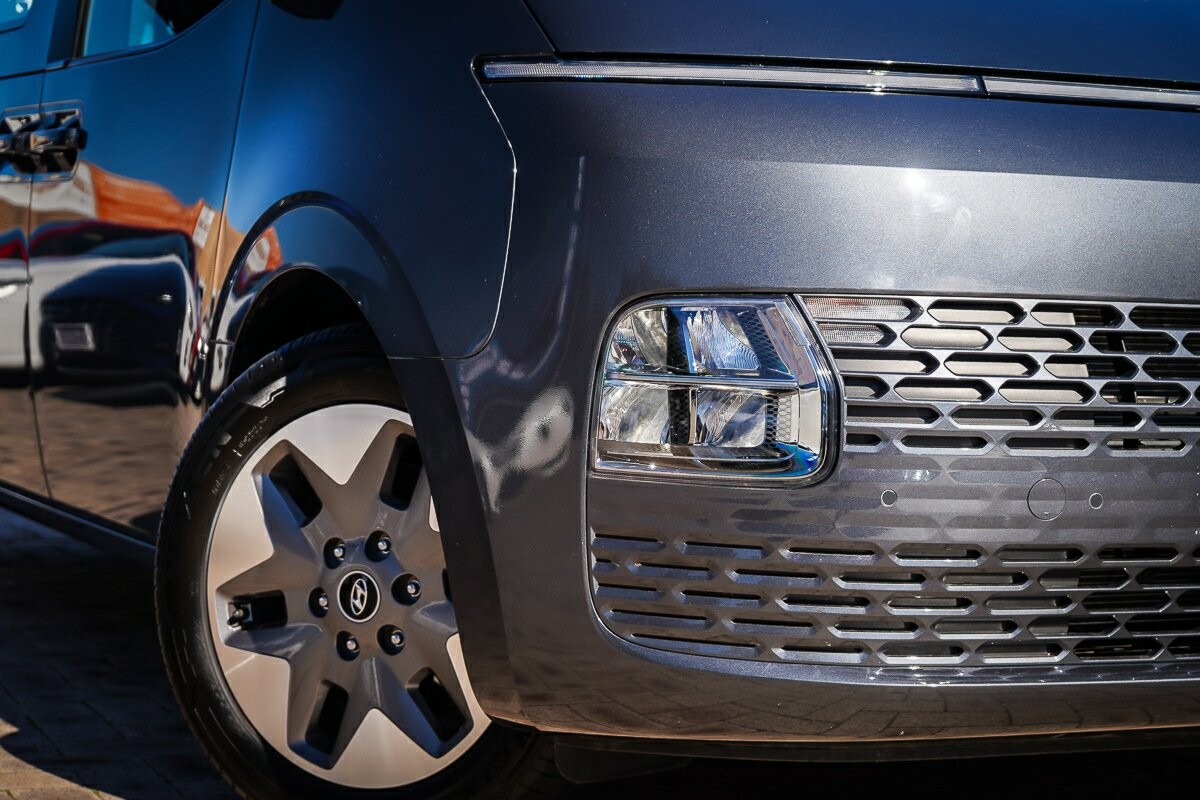 Hyundai Staria image 2