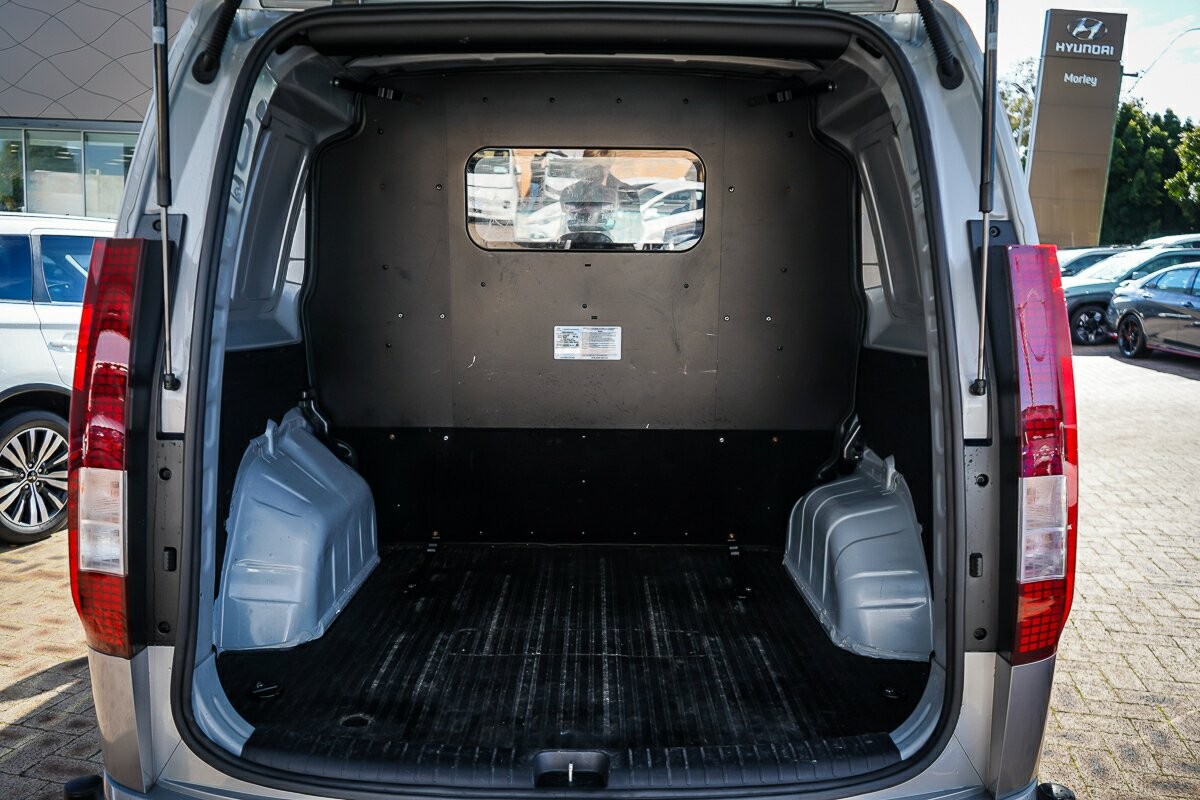 Hyundai Staria Load image 3