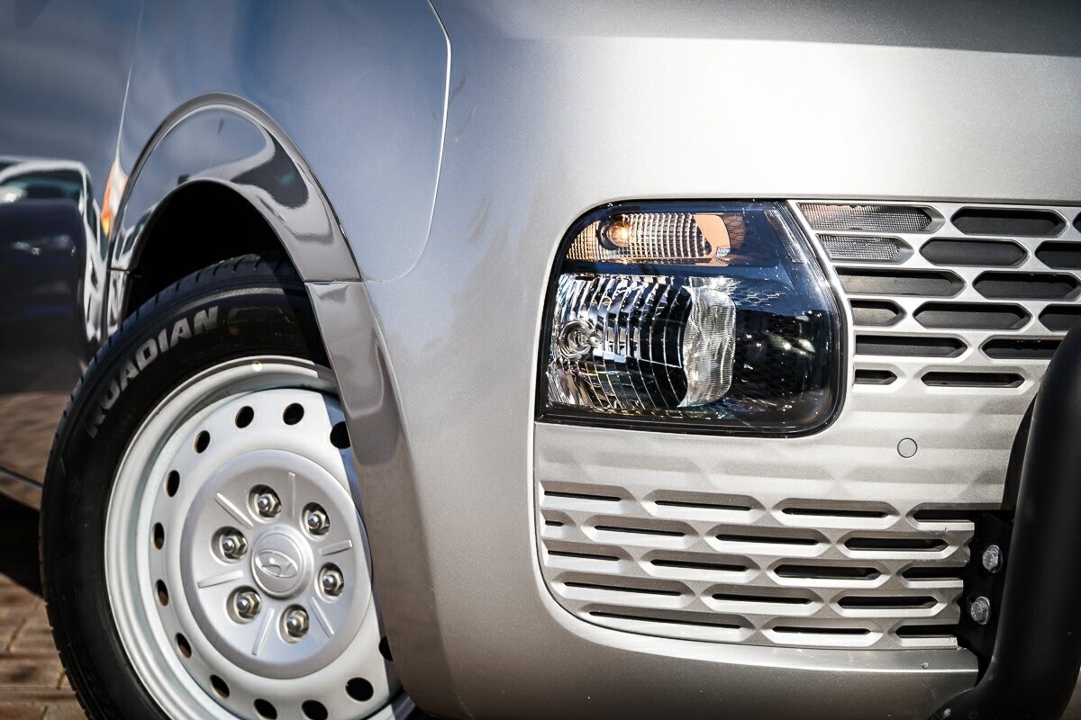 Hyundai Staria Load image 4