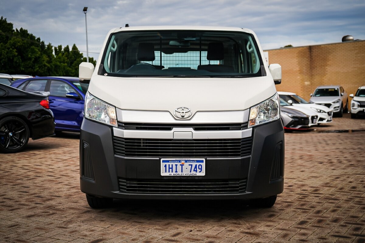 Toyota Hiace image 4