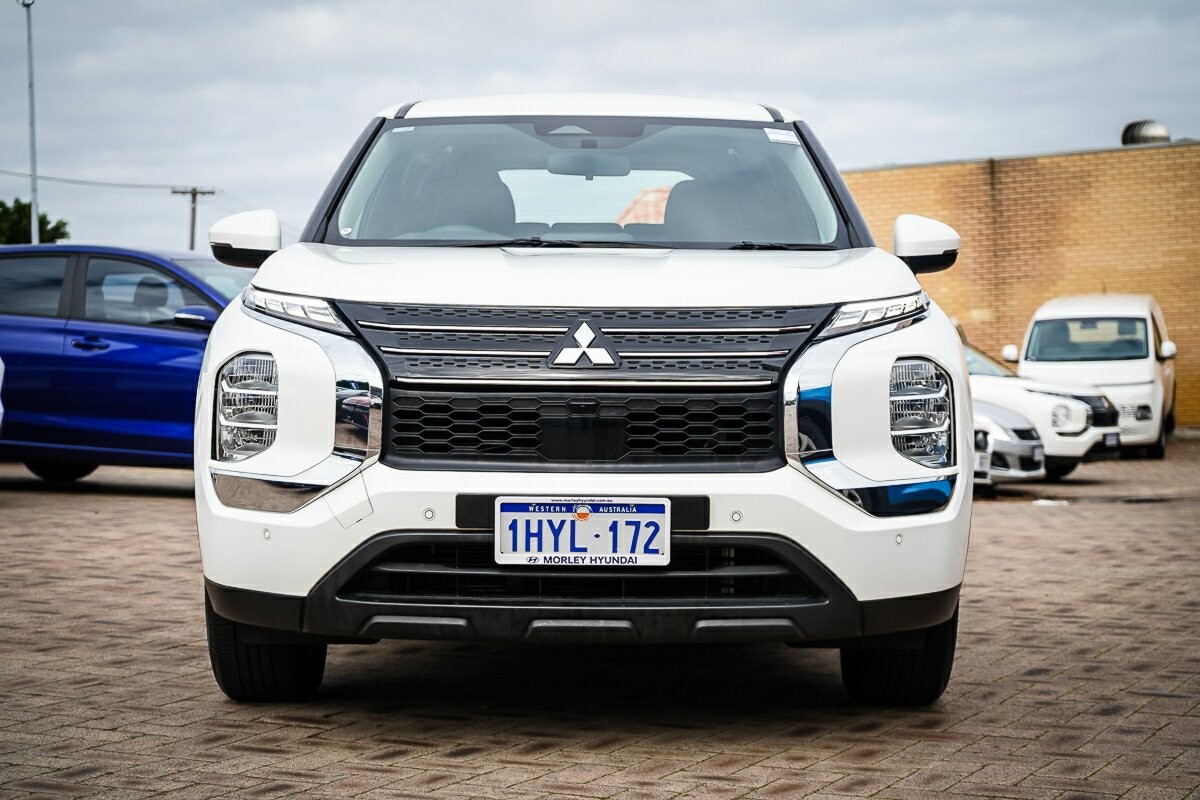 Mitsubishi Outlander image 3
