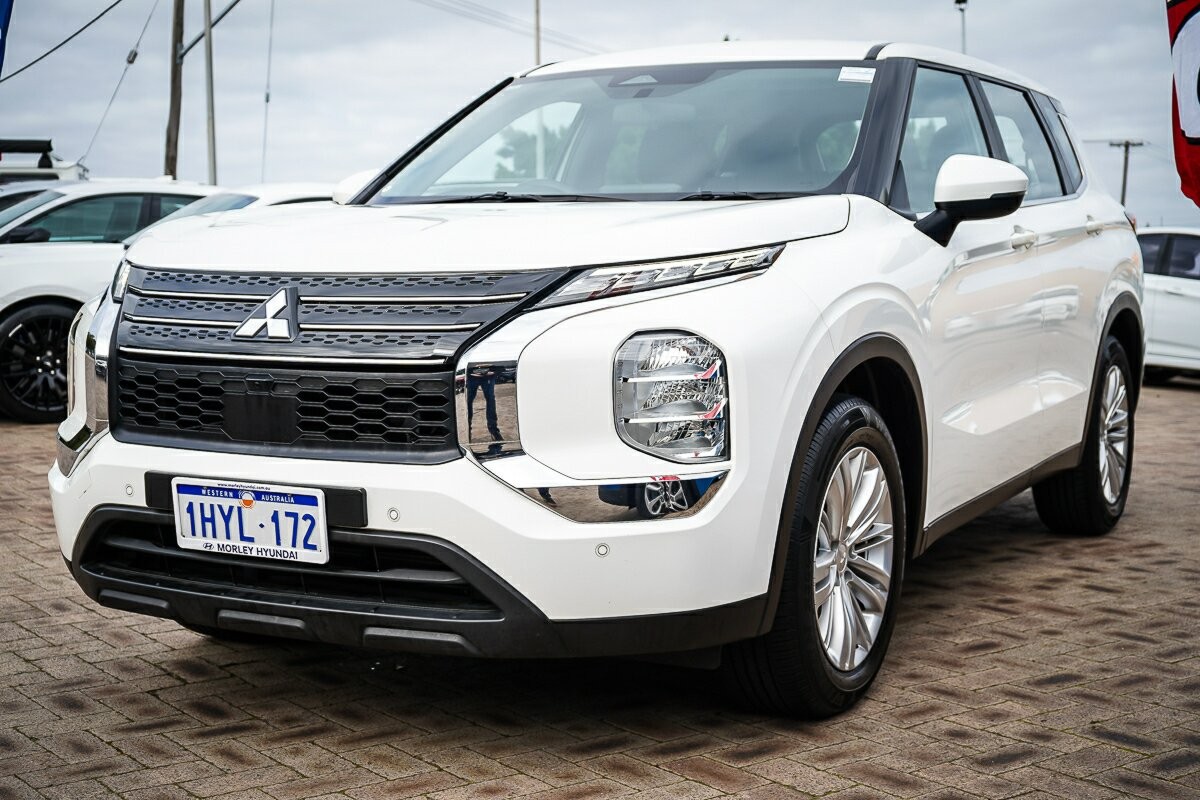 Mitsubishi Outlander image 4