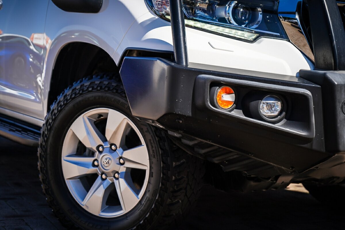 Toyota Landcruiser Prado image 2