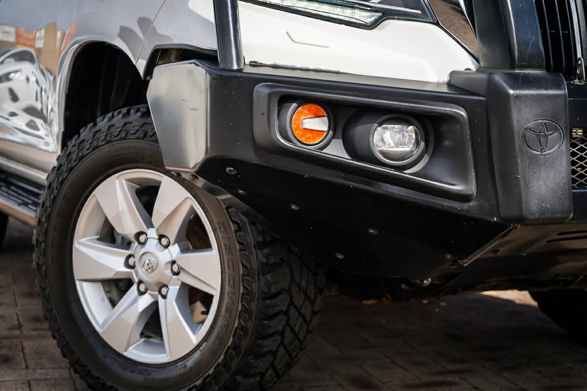 Toyota Landcruiser Prado image 2