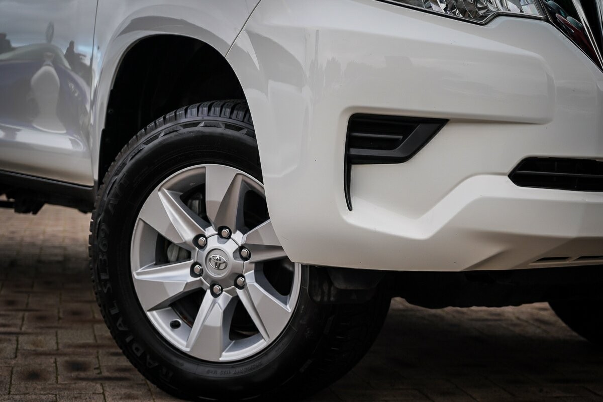Toyota Landcruiser Prado image 2