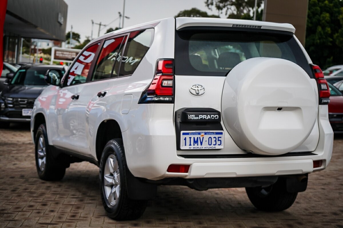 Toyota Landcruiser Prado image 4