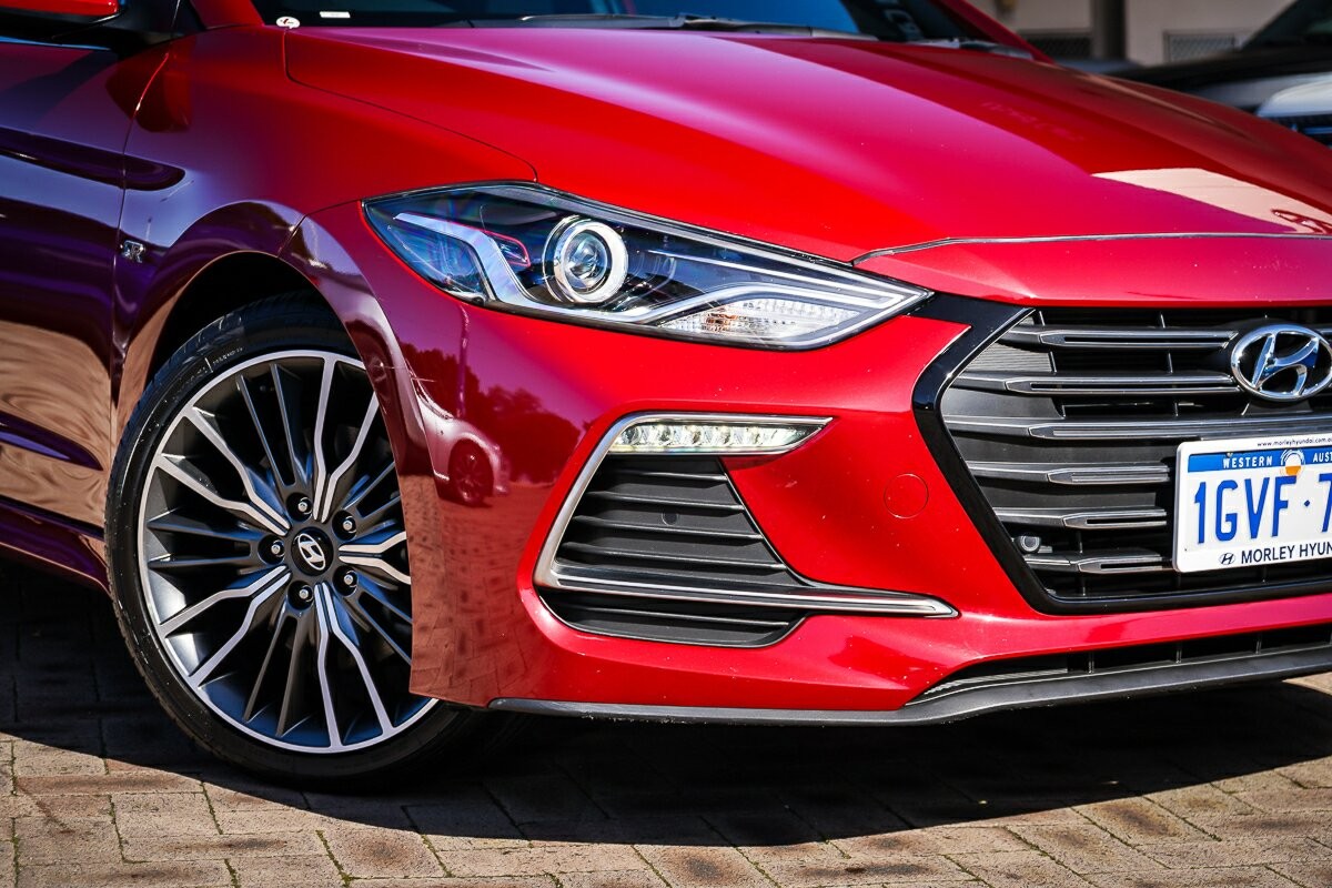 Hyundai Elantra image 2