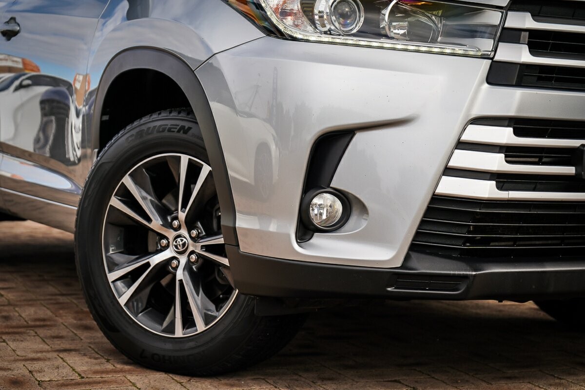 Toyota Kluger image 2