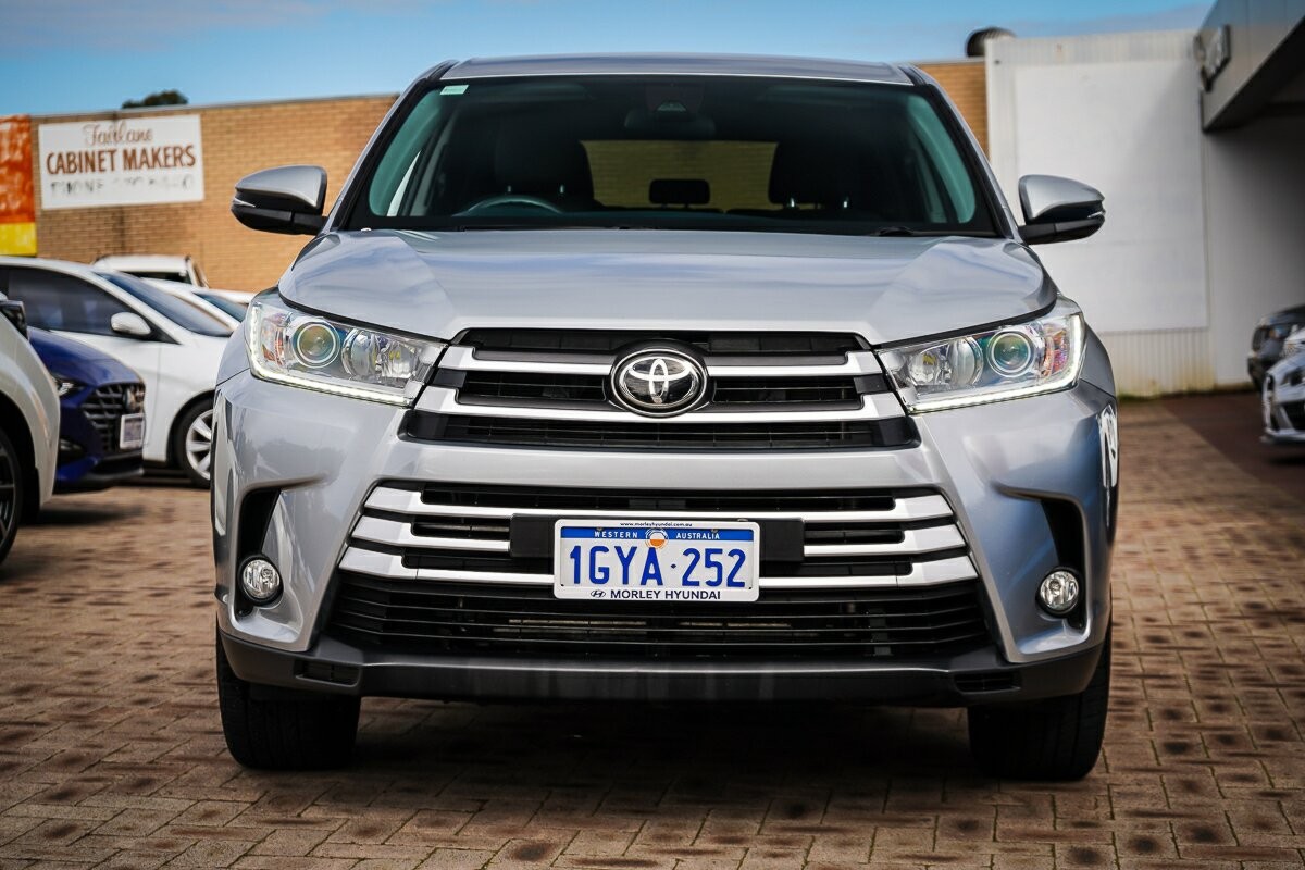 Toyota Kluger image 3