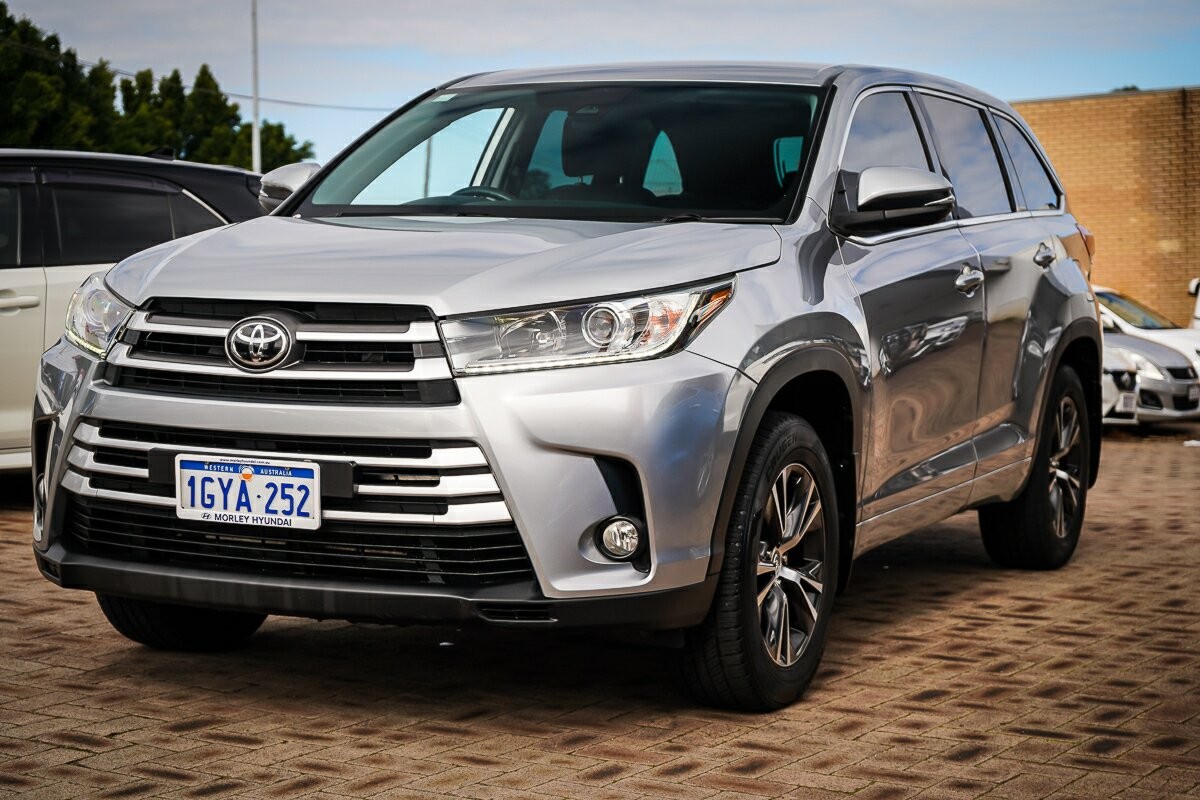 Toyota Kluger image 4