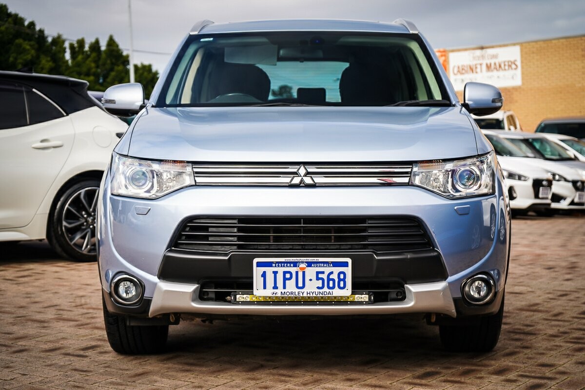 Mitsubishi Outlander image 3