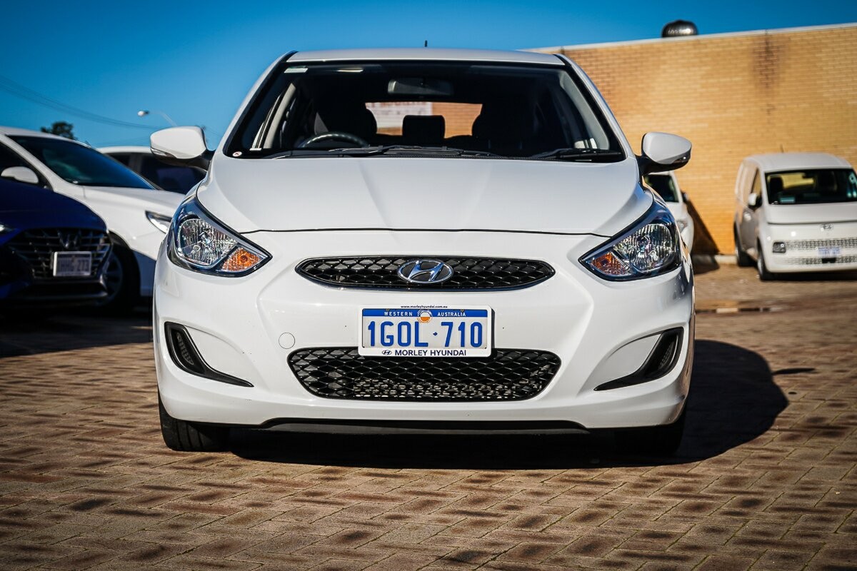 Hyundai Accent image 2
