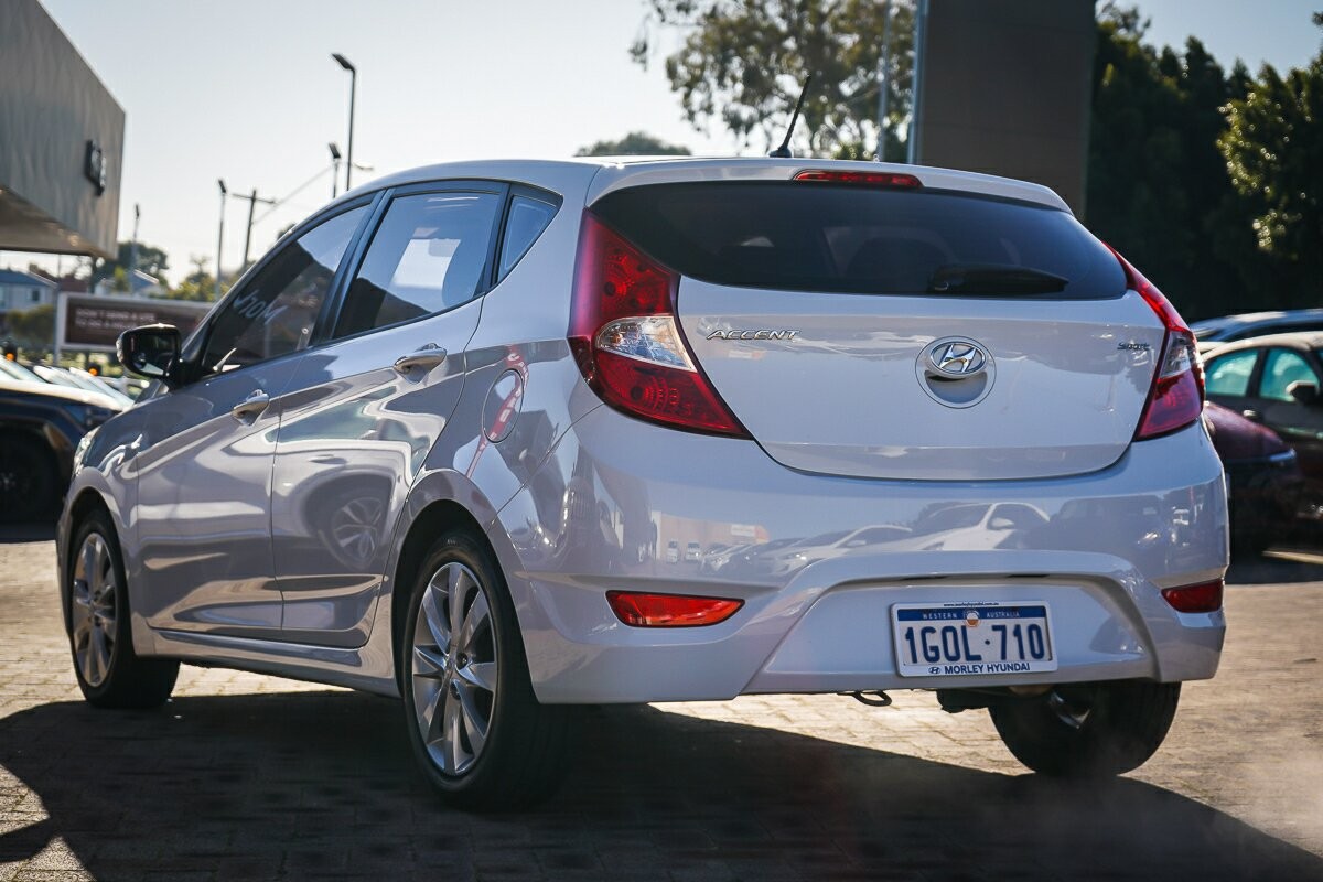 Hyundai Accent image 4