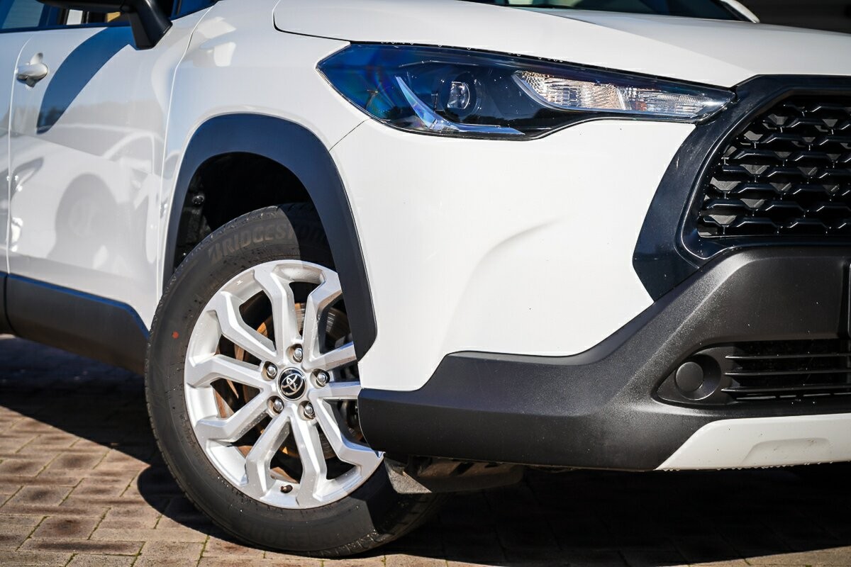 Toyota Corolla Cross image 2