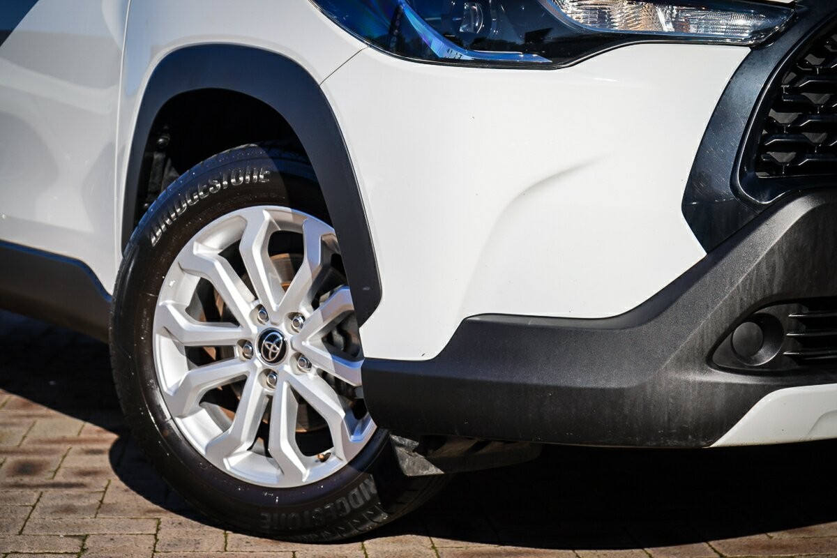 Toyota Corolla Cross image 2