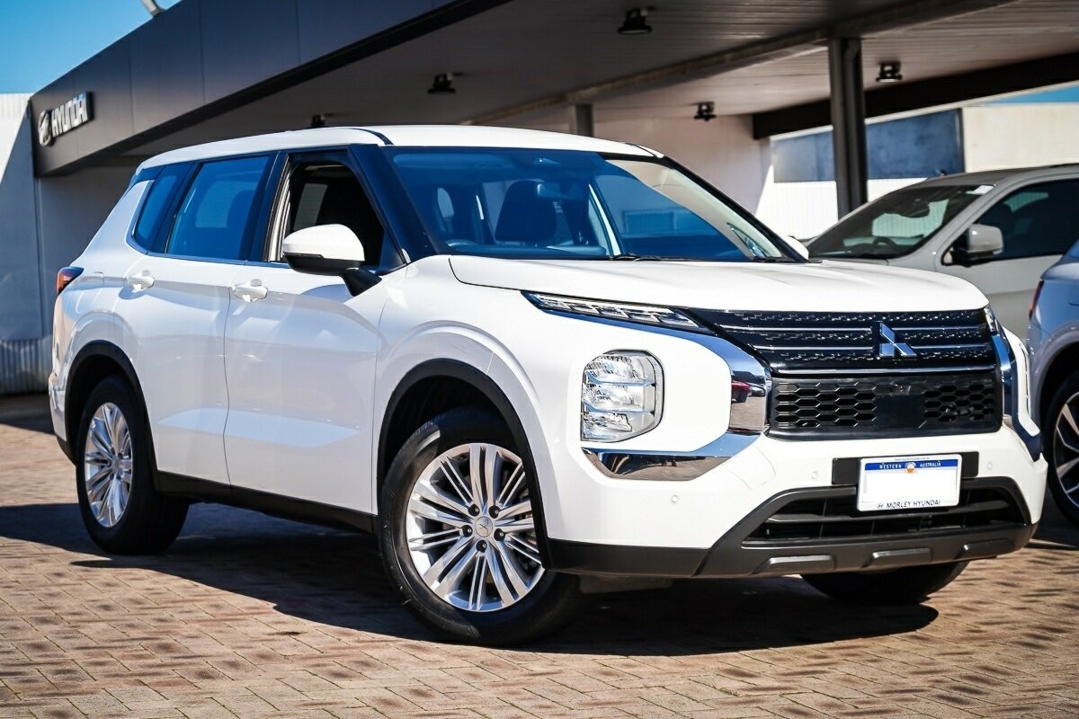 Mitsubishi Outlander image 1