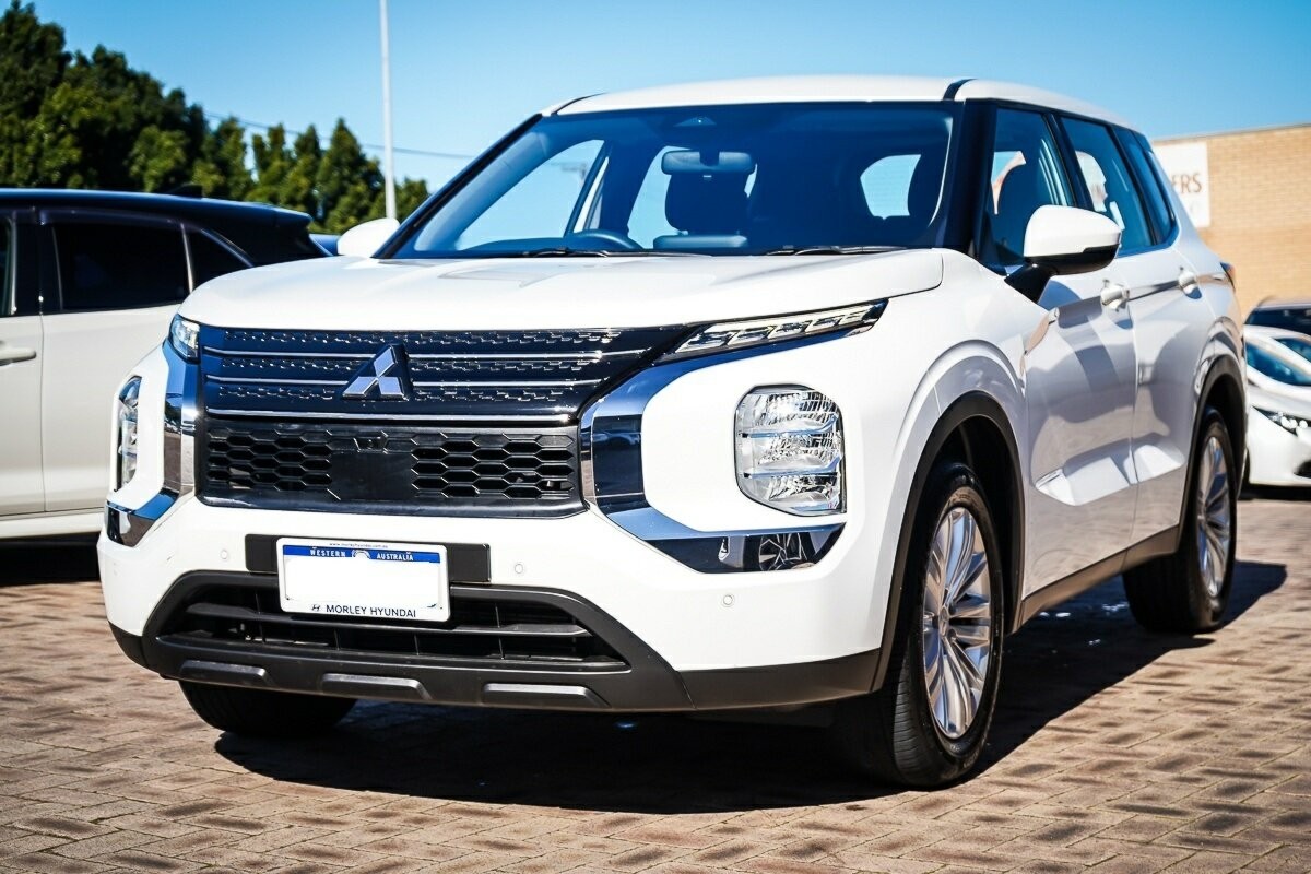 Mitsubishi Outlander image 3