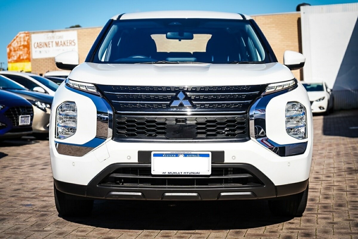 Mitsubishi Outlander image 4