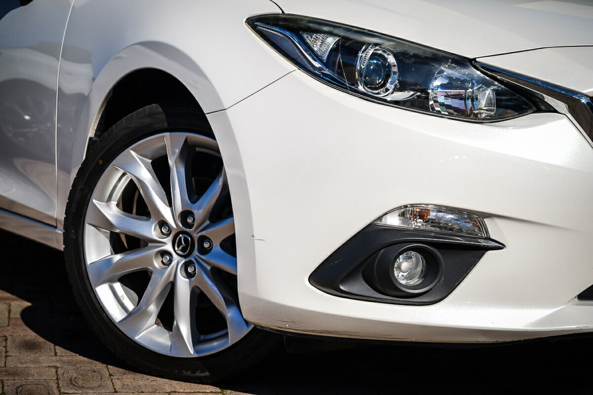 Mazda 3 image 2