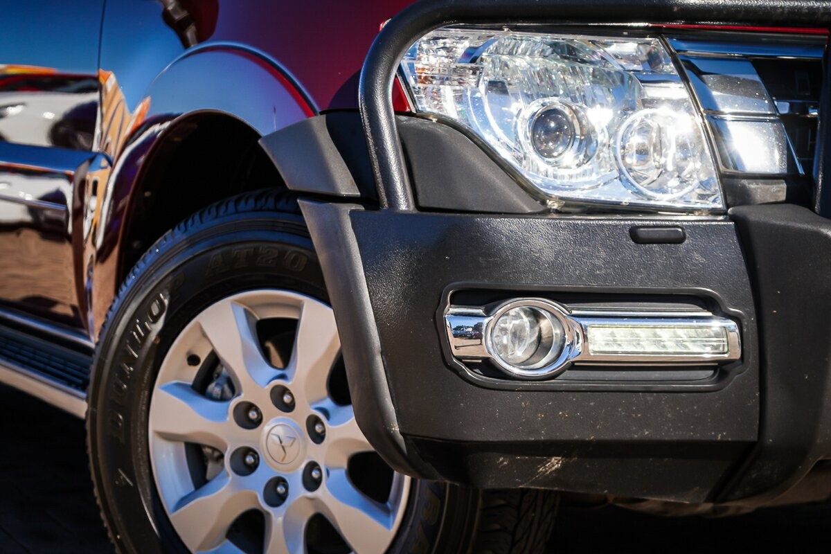 Mitsubishi Pajero image 2