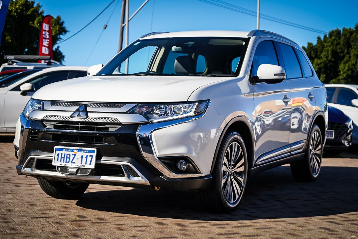 Mitsubishi Outlander image 3