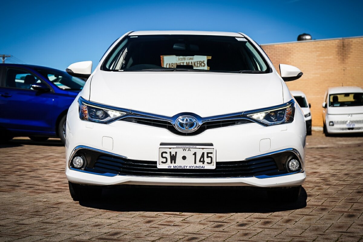 Toyota Corolla image 2