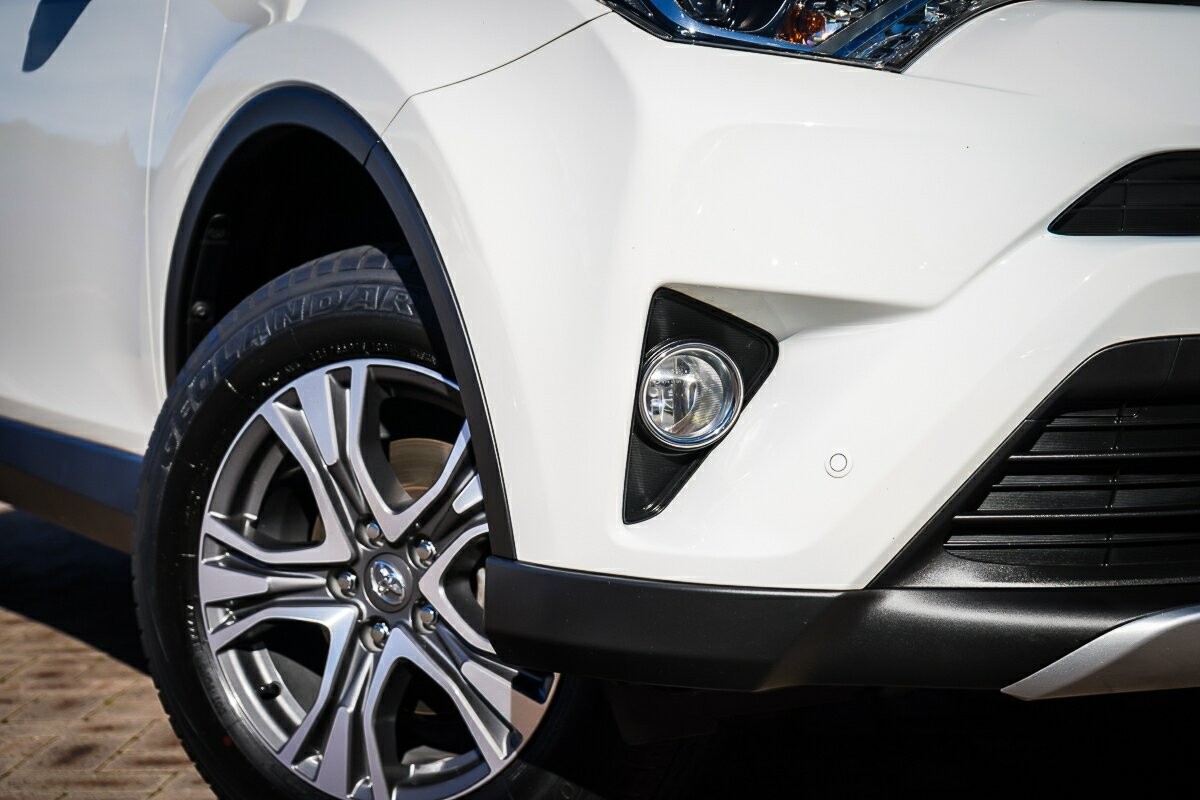 Toyota Rav4 image 2