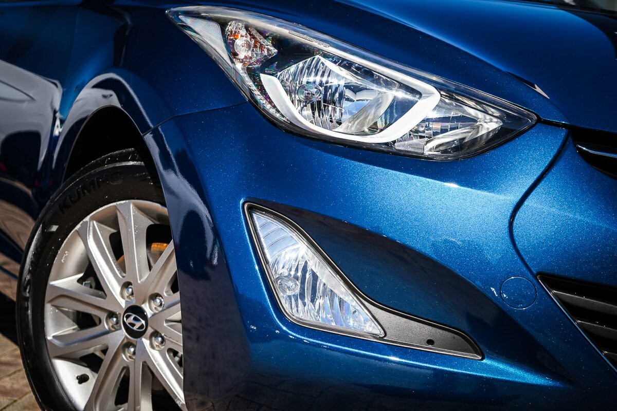 Hyundai Elantra image 2