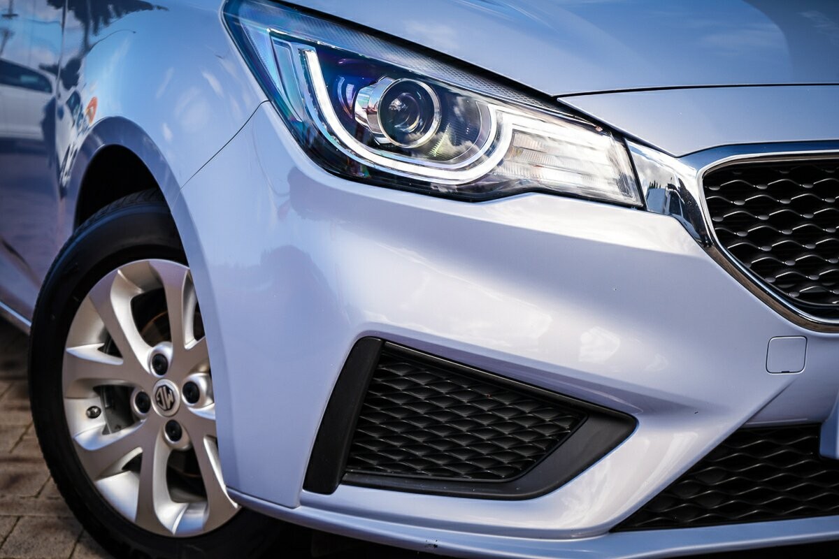 MG Mg3 image 2