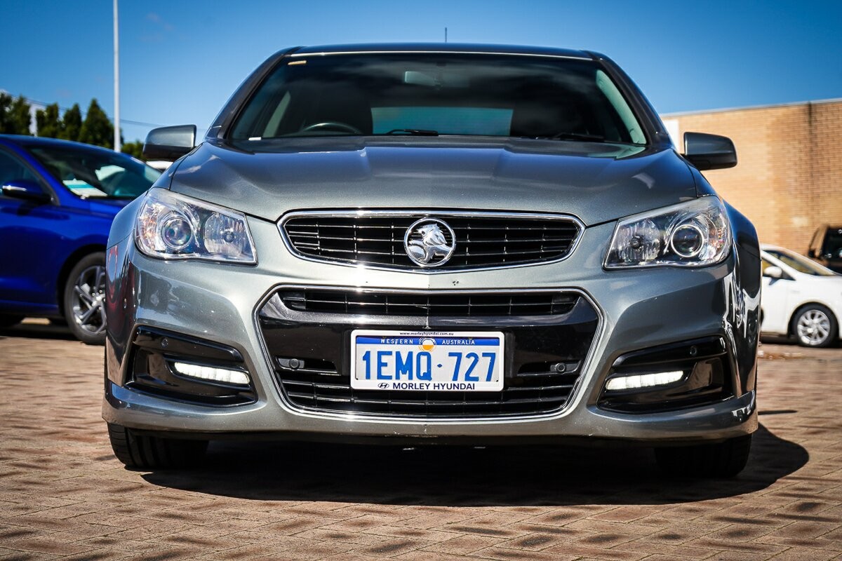 Holden Commodore image 3
