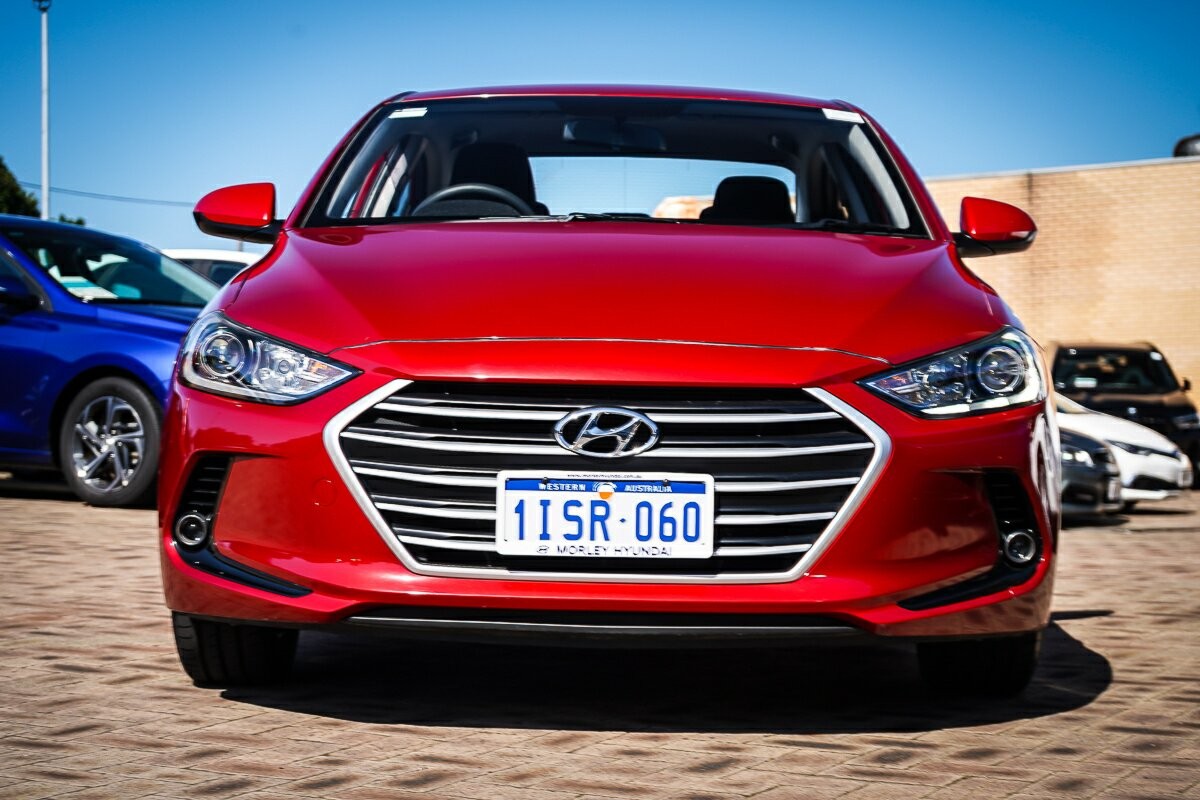 Hyundai Elantra image 2