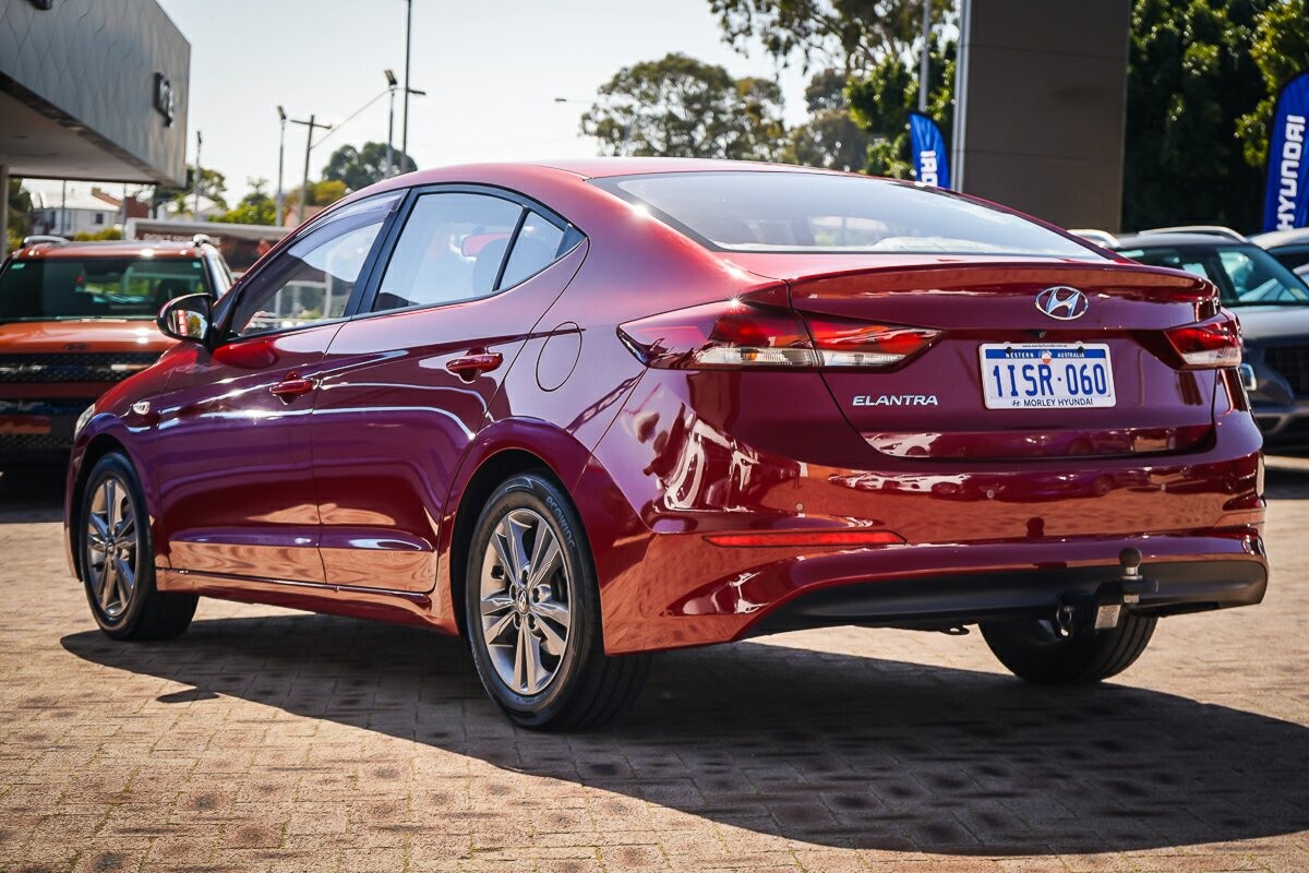 Hyundai Elantra image 3