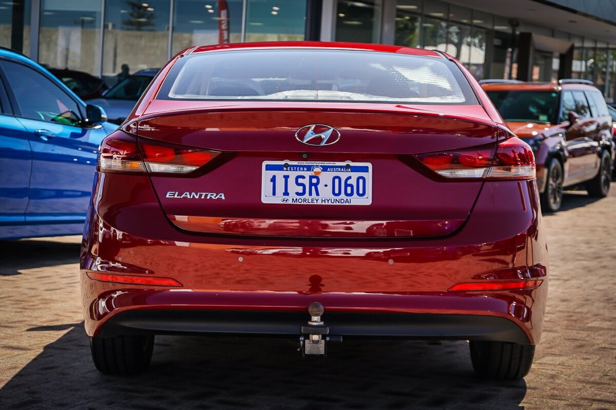 Hyundai Elantra image 4