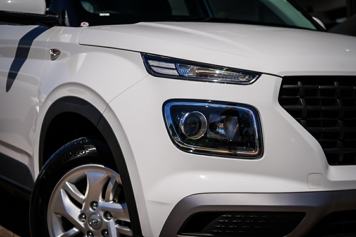 Hyundai Venue image 2