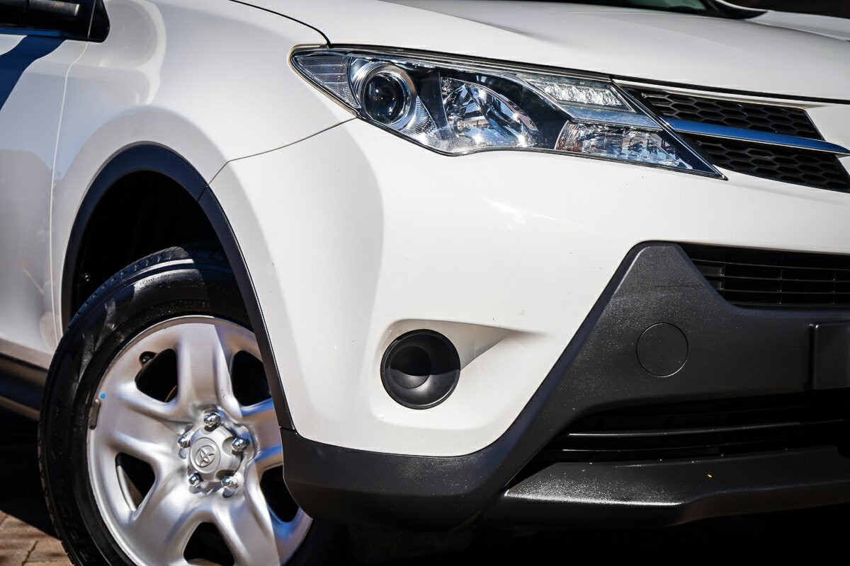 Toyota Rav4 image 2