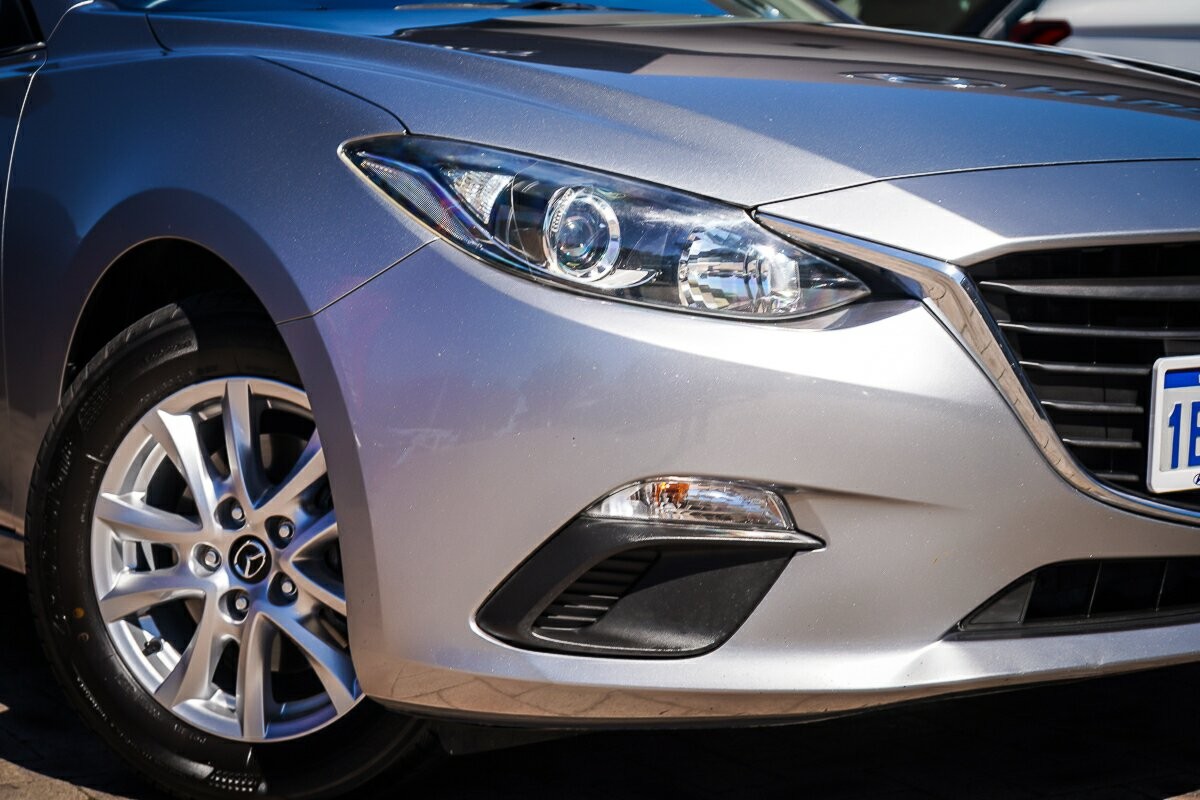 Mazda 3 image 2