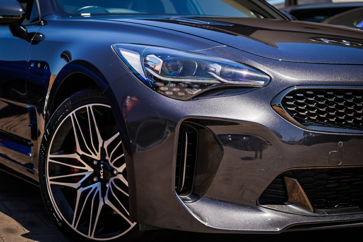 Kia Stinger image 2