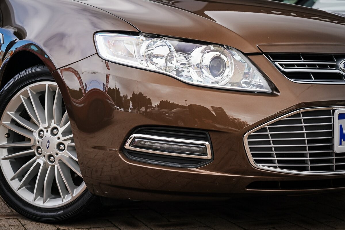 Ford Falcon image 2
