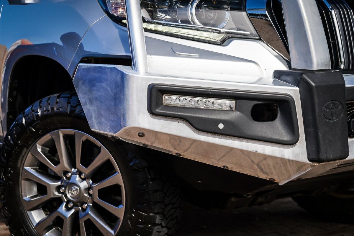 Toyota Landcruiser Prado image 2