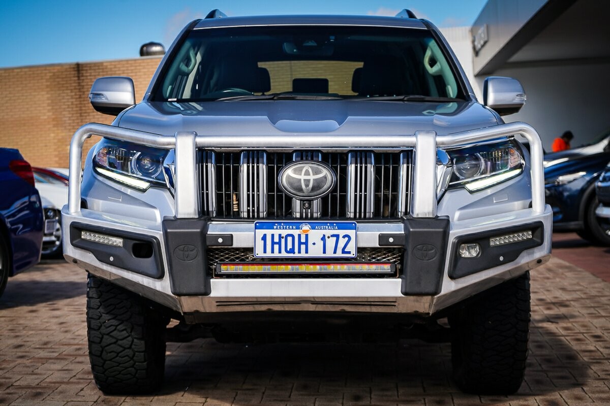 Toyota Landcruiser Prado image 3