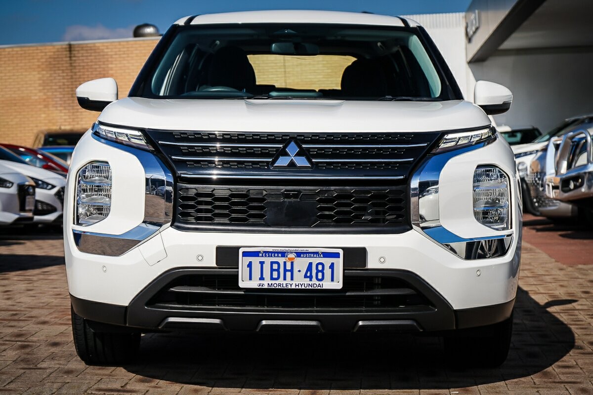 Mitsubishi Outlander image 3