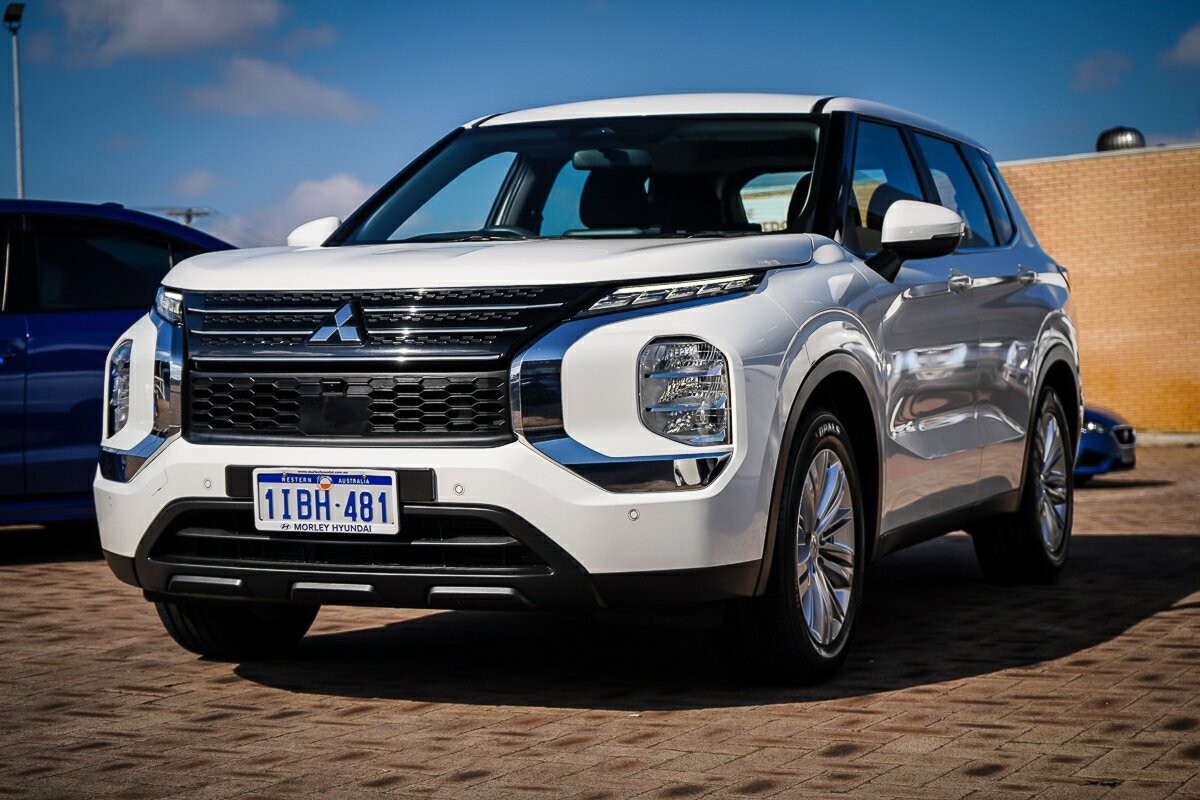 Mitsubishi Outlander image 4