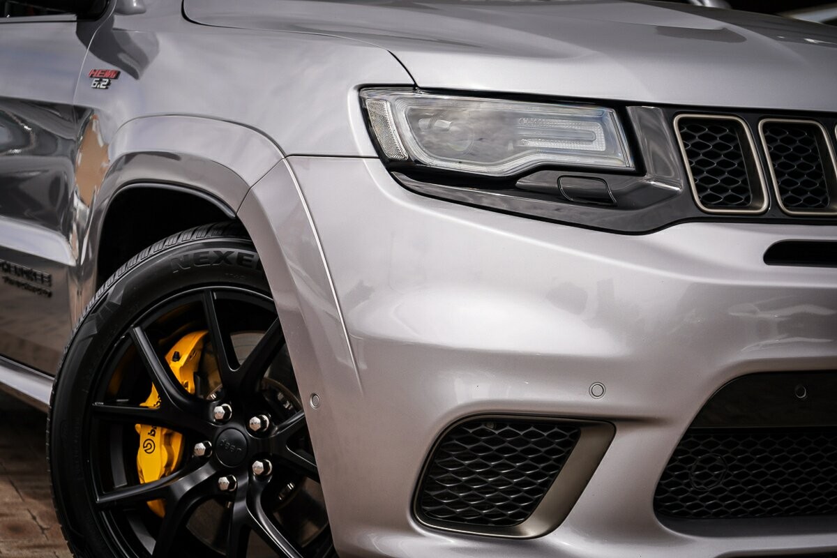 Jeep Grand Cherokee image 2