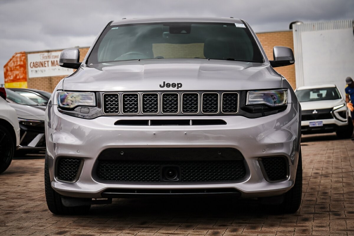 Jeep Grand Cherokee image 3