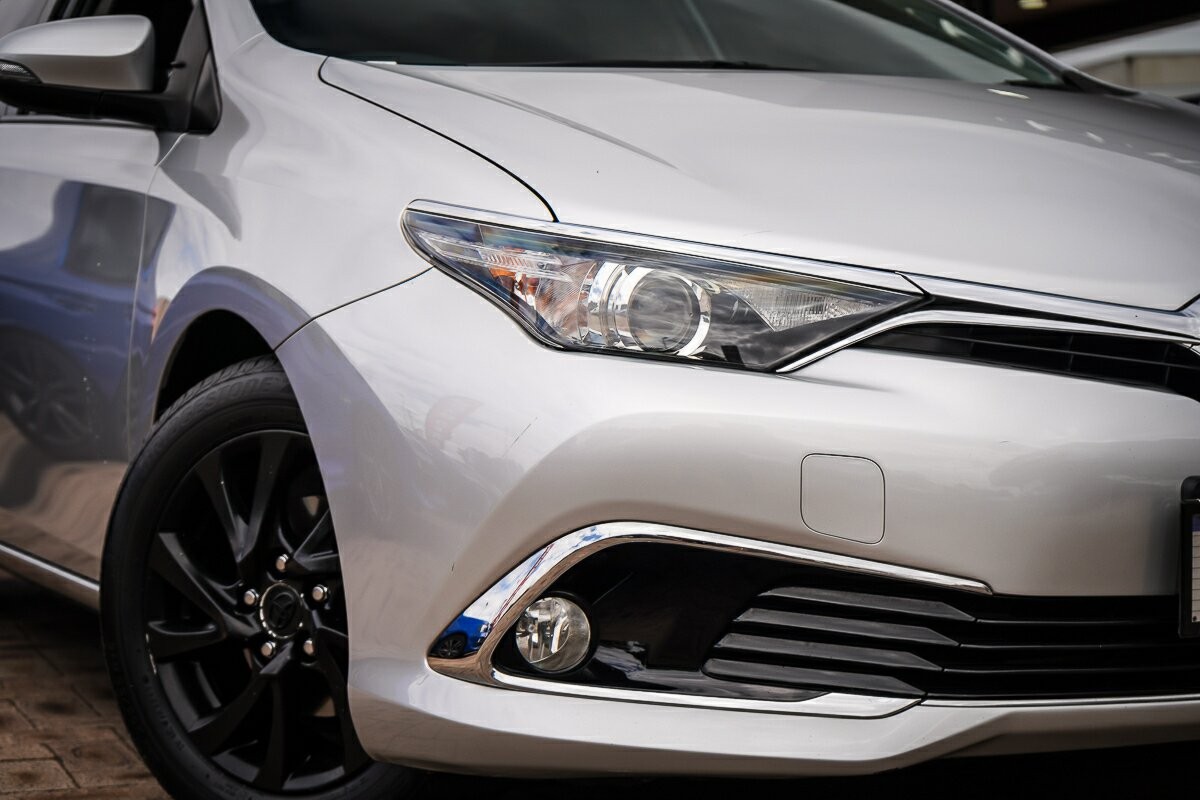 Toyota Corolla image 2