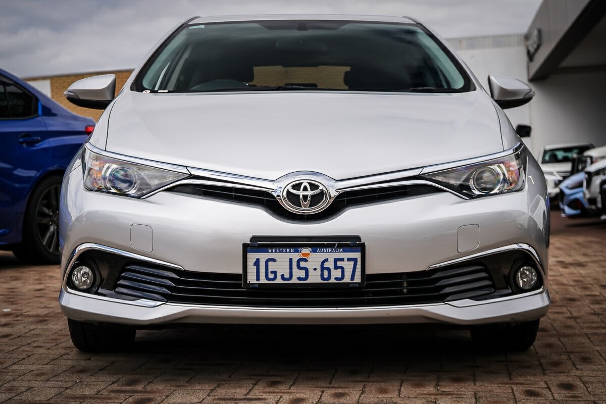 Toyota Corolla image 3