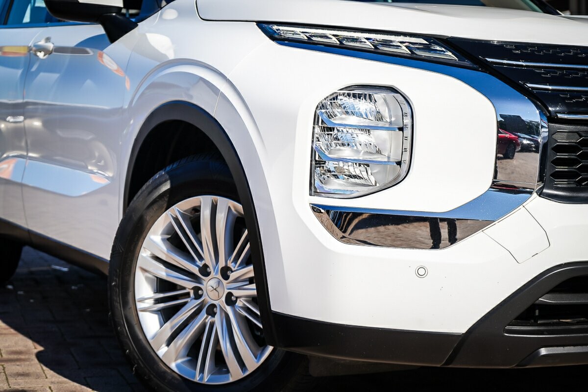 Mitsubishi Outlander image 2