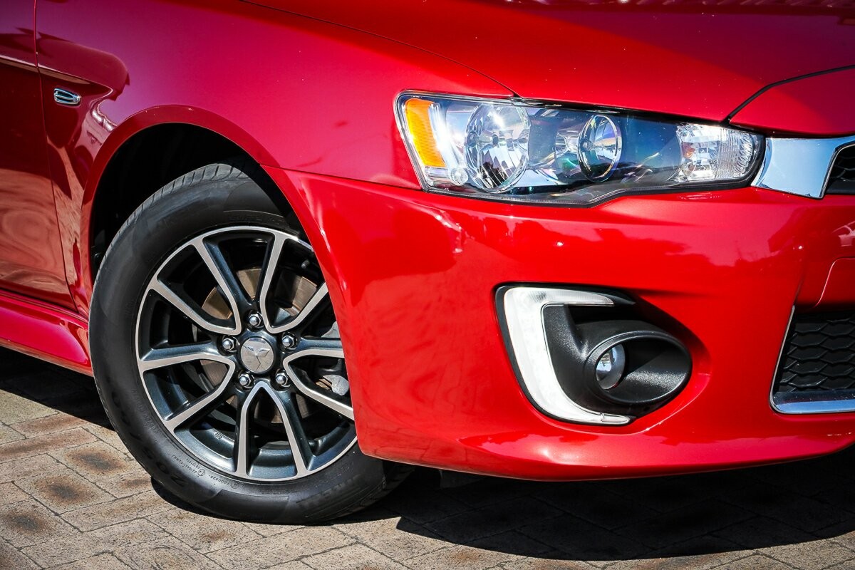 Mitsubishi Lancer image 2